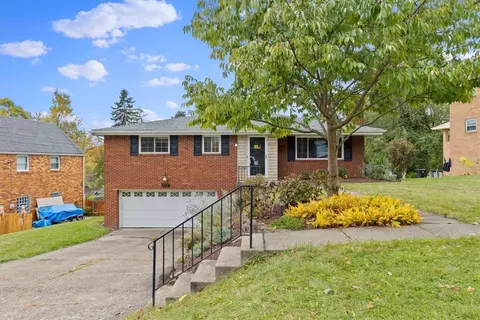2321 Wells Dr, Bethel Park, PA 15102