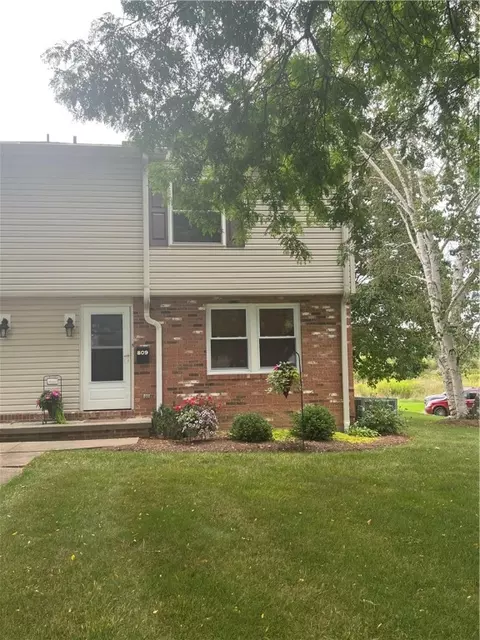 809 Kocher Dr, Grove City, PA 16127