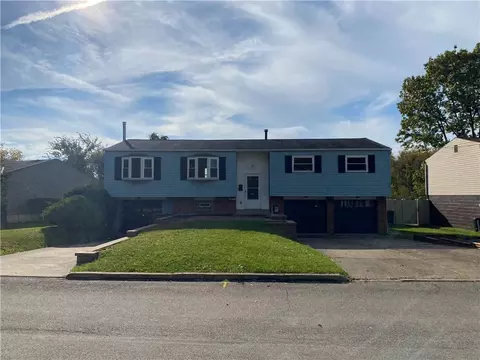 748 Lafayette Dr, Clairton, PA 15025