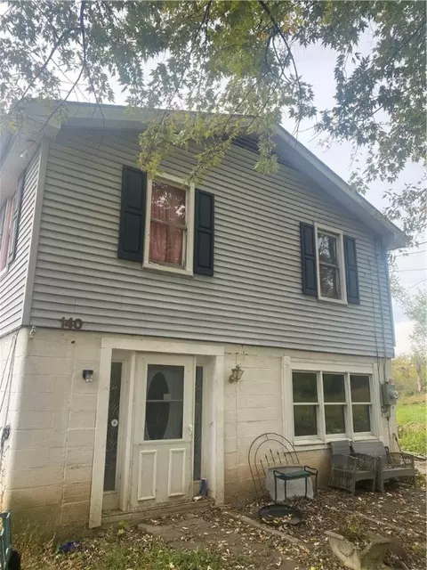 140 Crescent Dr, Irwin, PA 15642