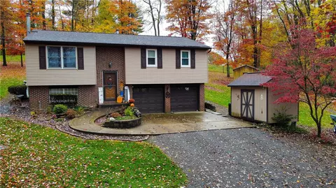 178 Hoon Rd, Butler, PA 16001