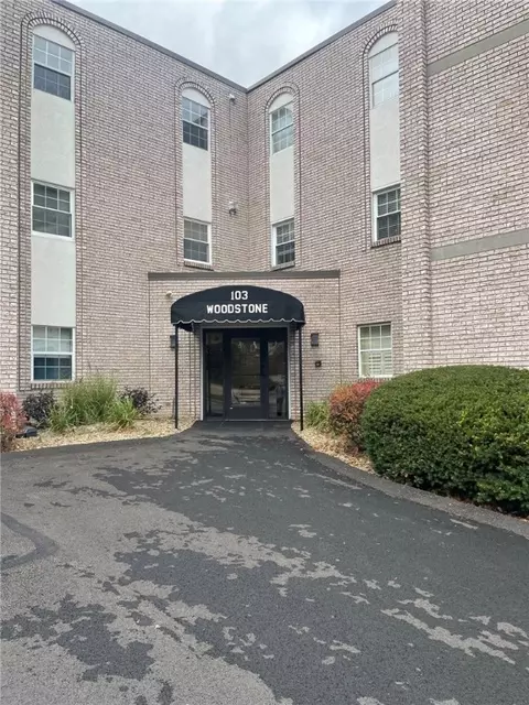 103 Woodstone Ln #41, New Kensington, PA 15068