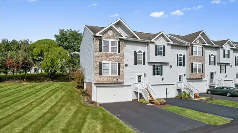 1101 Arrowhead Dr, Washington, PA 15301
