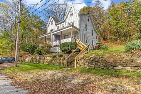 713715 Stella St, Jeannette, PA 15644
