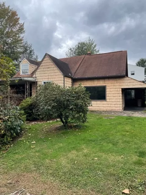 1050 Butler Rd, Springdale, PA 15144