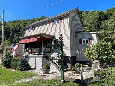 808 Kennedy Ave, East Vandergrift, PA 15629
