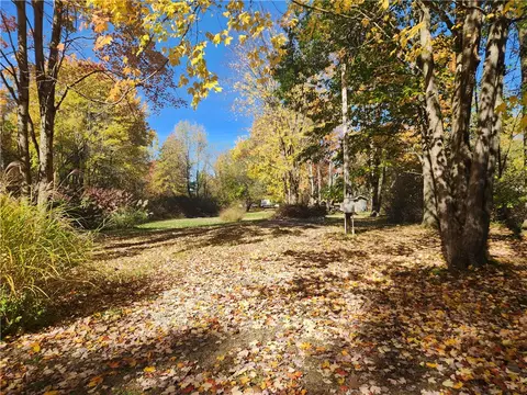 1744 Pymatuning Dr, Jamestown, PA 16134