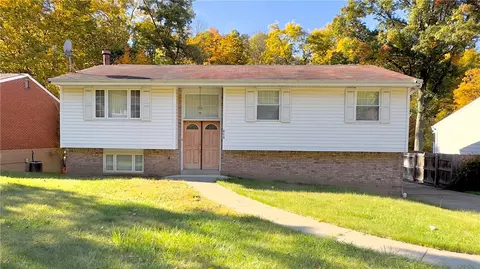 819 Cedarwood Dr, Pittsburgh, PA 15235