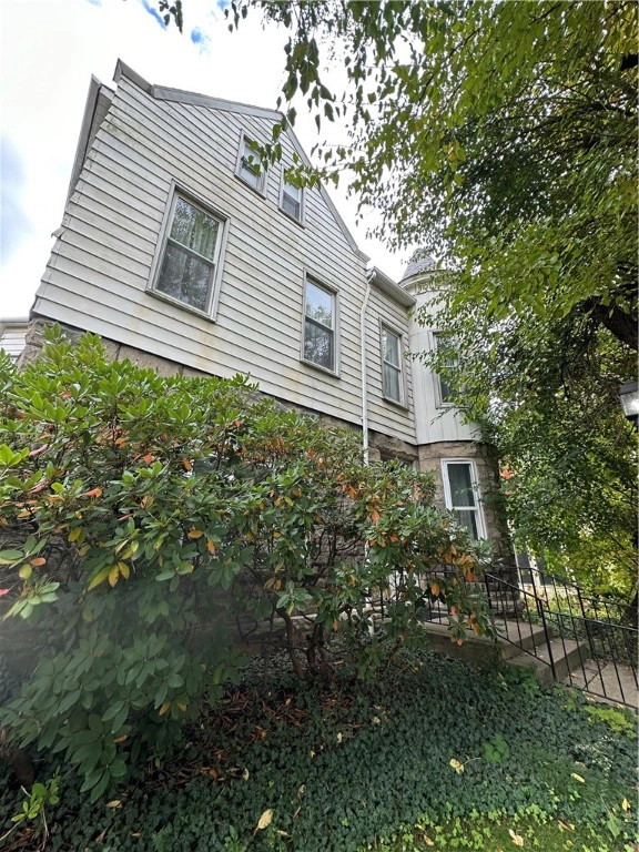 900 W Main St