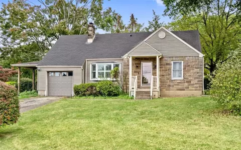 529 Melvin Dr, Greensburg, PA 15601