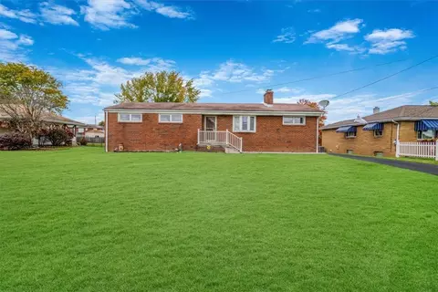 432 Mcgovern Rd, Houston, PA 15342