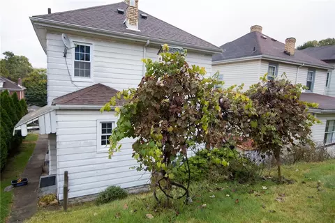 1834 Devonshire Rd, Coraopolis, PA 15108 photo 4