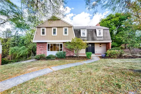 2 Carleton Dr, Pittsburgh, PA 15243
