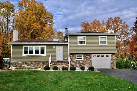 445 Collier Rd, Mercer, PA 16137