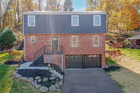 2405 E Springwood Dr, Glenshaw, PA 15116