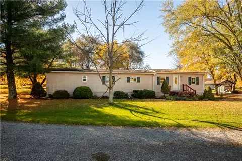 102 Arberg Ln, Slippery Rock, PA 16057