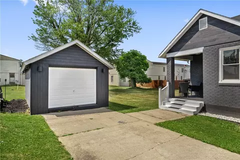 810 4th St, Sutersville, PA 15083