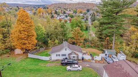 24 2nd St, Ligonier, PA 15658