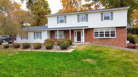206 Thornwood Dr, Butler, PA 16001