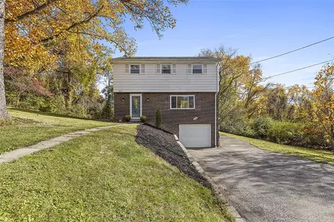6877 Ridgevue Dr, Pittsburgh, PA 15236