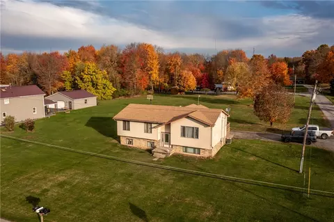 2245 Shadow Dr, Sharpsville, PA 16150