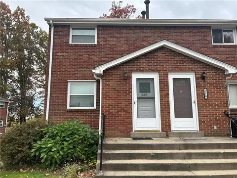 330 Moon Clinton Rd #A, Coraopolis, PA 15108