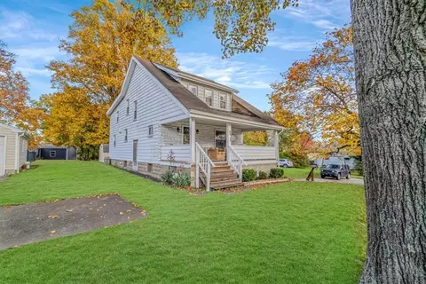 1520 Darlington Rd, Beaver Falls, PA 15010
