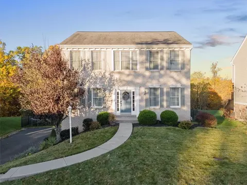 146 Foxchase Dr, Canonsburg, PA 15317