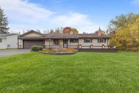 88 Robinhood Dr, Cranberry Township, PA 16066