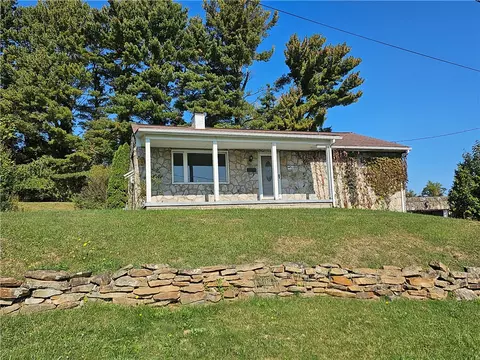 57 Viewmont Dr, Latrobe, PA 15650