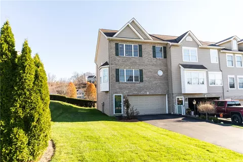 2001 Ashburn Ct, Jeannette, PA 15644