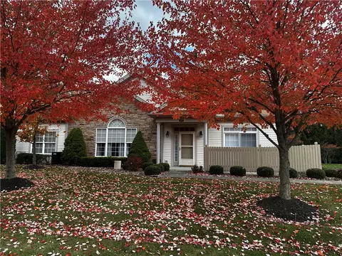 177 Stonegate Blvd, Hermitage, PA 16148