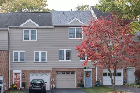 129 Meadowview Dr, Canonsburg, PA 15317
