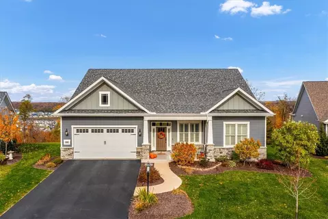208 Indian Ridge Ln, Canonsburg, PA 15317