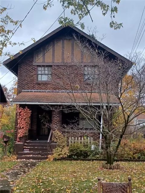 25 Shenango Blvd, Farrell, PA 16121