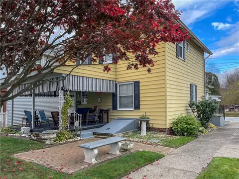 414 3rd St, Leechburg, PA 15656