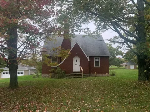 143 Sunbury St, Petrolia, PA 16050