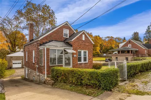 1897 Beechford Ave, Coraopolis, PA 15108