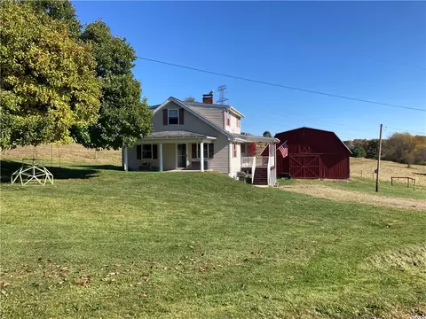 102 Farm Dr, Midland, PA 15059