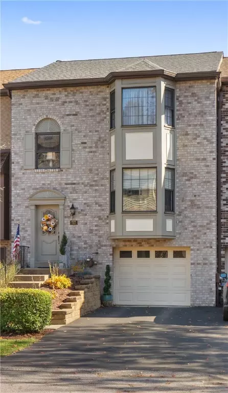 717 Windvue Dr, Pittsburgh, PA 15205
