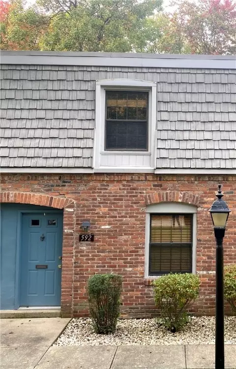 592 Carriage Cir, Pittsburgh, PA 15205