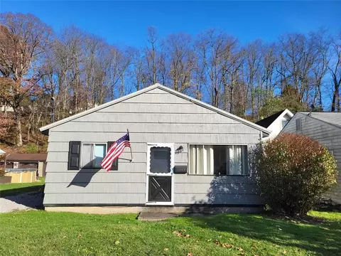 2854 N Meadow St, Natrona Heights, PA 15065