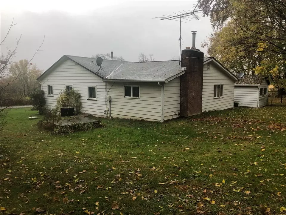  38 Maple Dr, Clinton, PA 15026 photo 3