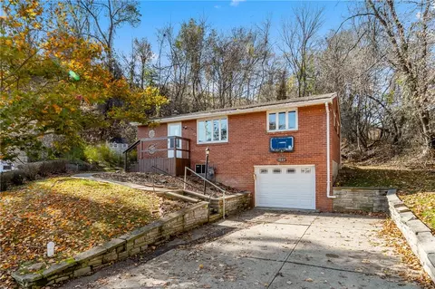 1600 Carmella Dr, Pittsburgh, PA 15227