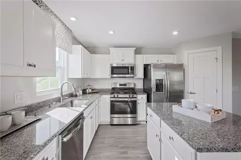 155 Olivia Dr, Monaca, PA 15061 photo 2