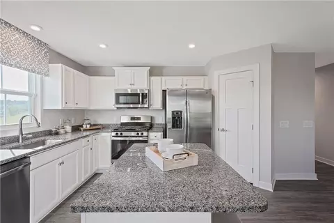 155 Olivia Dr, Monaca, PA 15061 photo 3