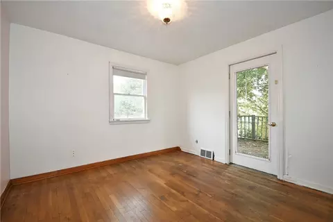 237 Latimer Ave, Strabane, PA 15363 photo 6