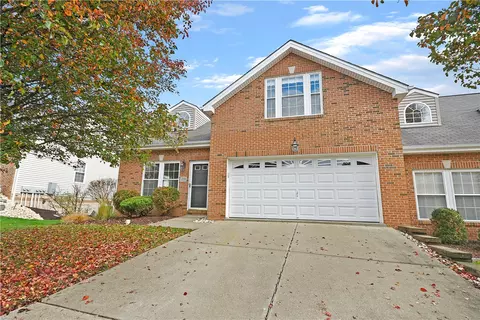 218 Parkside Ln, Pittsburgh, PA 15236