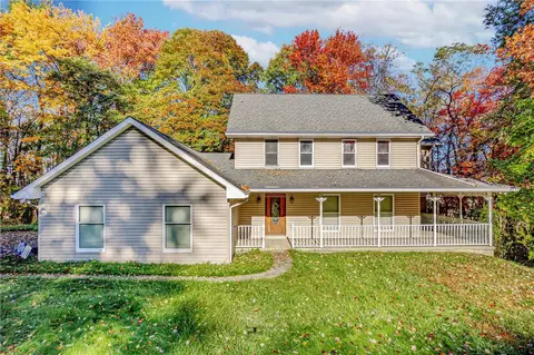 1003 Magnolia Dr, Jeannette, PA 15644
