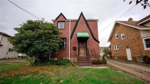 1711 Montour St, Coraopolis, PA 15108